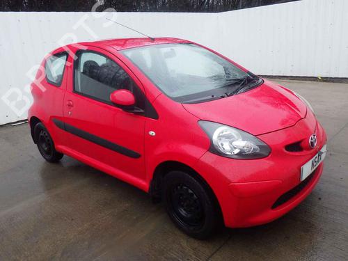 Brugte TOYOTA AYGO (_B1_) 1.0 (KGB10_, KGB10R) (68 hp) 4260166