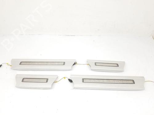 Used Right sideskirt LAND ROVER RANGE ROVER SPORT II (L494) 3.0 SDV6 4x4 (306 hp) 22681831