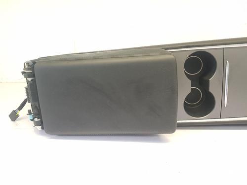 Armrest / Center console TESLA MODEL Y (5YJY) Long Range Rear-Wheel Drive | BP38701737I20 - Image 5