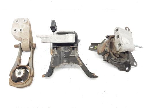 Used Engine mount Engine mount TOYOTA C-HR (_X1_) 1.8 Hybrid (ZYX10_, ZYX11_, ZYX10R, ZYX11R) (122 hp) 32870464 32870464