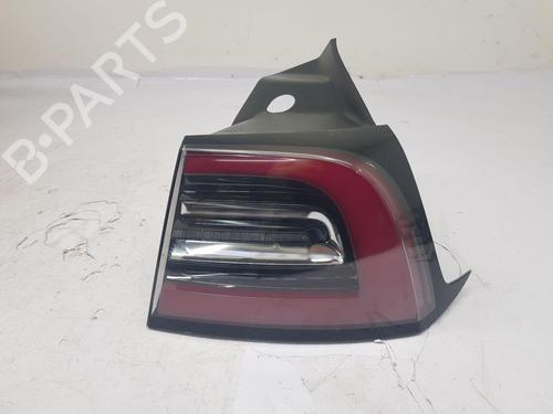 Used Right taillight Right taillight TESLA MODEL 3 (5YJ3) EV AWD (351 hp) 33726565 33726565