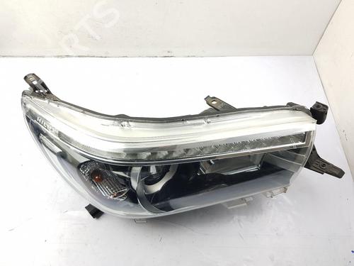 Used Right headlight TOYOTA HILUX VIII Pickup (_N1_) 2.4 D 4WD (GUN125_, GUN125R) (150 hp) 29316203