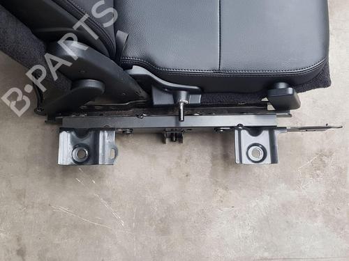 Right front seat LAND ROVER DISCOVERY IV (L319) 3.0 TD 4x4 | BP26915072C16 