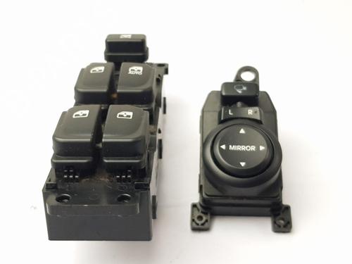 Used Right front window switch HYUNDAI i20 I (PB, PBT) 1.2 (78 hp) 26589007