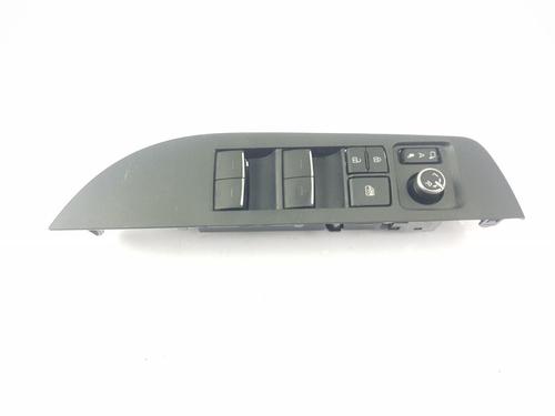 Used Right front window switch TOYOTA COROLLA Hatchback (_E21_, _EA1_, _EH1_) 1.8 Hybrid (ZWE211, ZWE219) (122 hp) 30500208