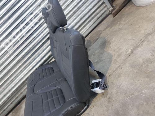 Right front seat MITSUBISHI L200 / TRITON (KA_T, KB_T) 2.5 DI-D 4WD (KB4T) | BP30923983C16