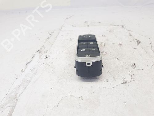 Højre fortil elrude kontakt Højre fortil elrude kontakt MERCEDES-BENZ A-CLASS (W177) A 180 (177.084) (136 hp) 33853584 33853584