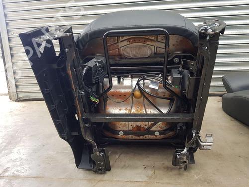 Right front seat LAND ROVER DISCOVERY IV (L319) 3.0 TD 4x4 | BP26915072C16 