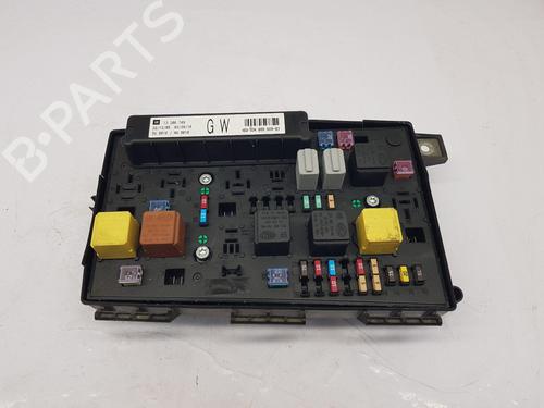 Used Fuse box Fuse box 39206757 39206757
