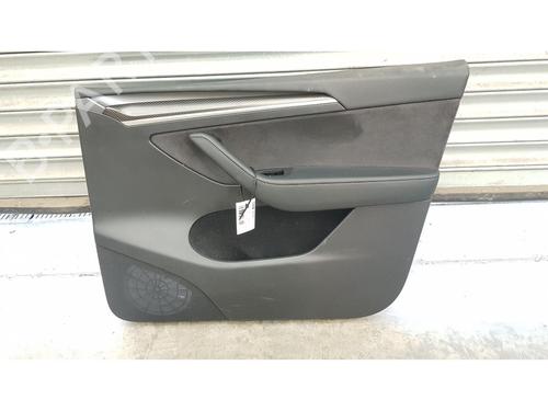 Høyre frontpanel Høyre frontpanel TESLA MODEL Y (5YJY) EV Performance All-wheel Drive (534 hp) 35746019 35746019