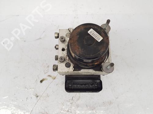 Used ABS pump ABS pump TOYOTA YARIS (_P13_) 1.3 (NSP130_, NSP130) (99 hp) 33890030 33890030