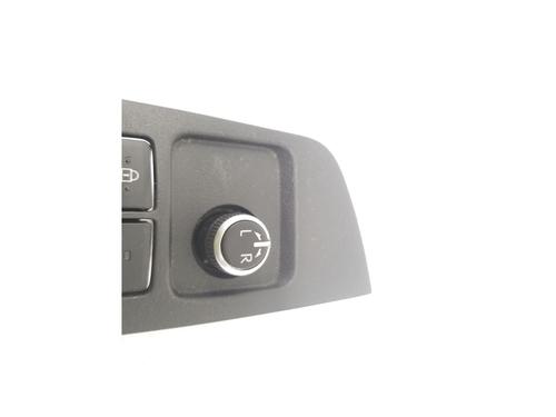 Right front window switch TOYOTA COROLLA Hatchback (_E21_, _EA1_, _EH1_) 1.8 Hybrid (ZWE211, ZWE219) | BP38931291I26 - Image 3