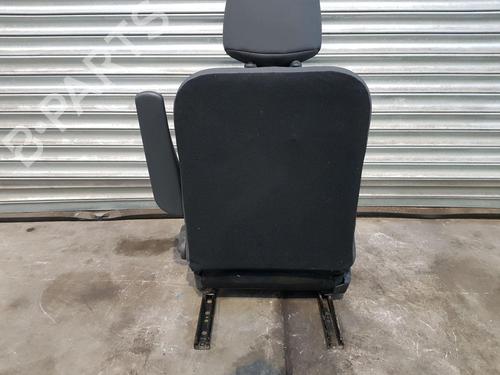 Right front seat VAUXHALL MOVANO Mk II (B) Chassis/Cab (X62) 2.3 CDTI FWD (UV, HV, EV) | BP31663268C16 