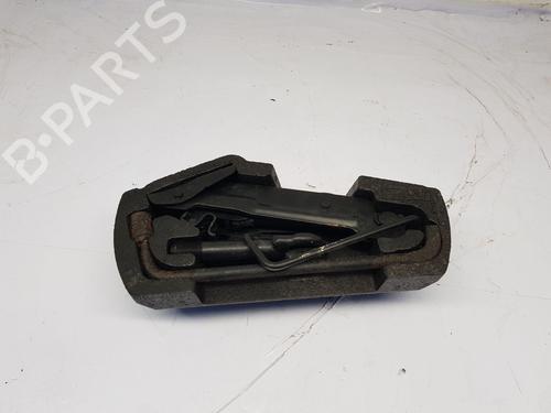 Used Jack Kit TOYOTA AYGO (_B1_) 1.0 (KGB10_, KGB10R) (68 hp) 31075255