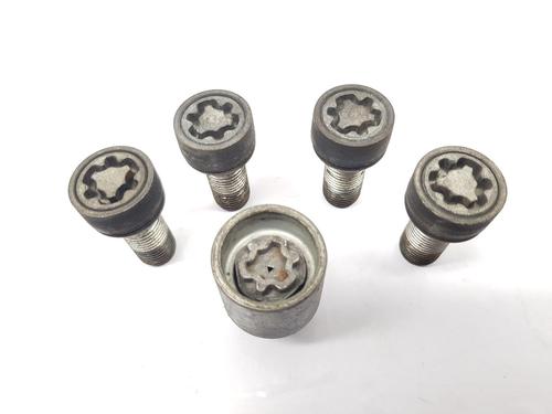 BP29984493O1 main image