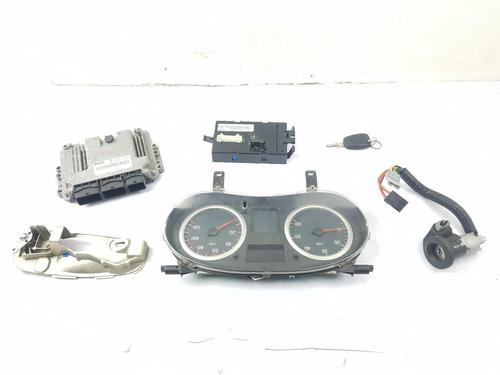 engine-control-unit-ecu-renault-trafic-ii-van-fl-2001-32632166 main image