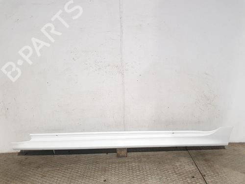 Used Left sideskirt TOYOTA YARIS (_P21_, _PA1_, _PH1_) 1.5 Hybrid (MXPH10, MXPH11) (116 hp) 31633046