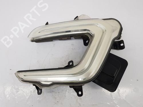 right-daytime-light-renault-captur-i-j5_-h5_-2013-33186364 main image