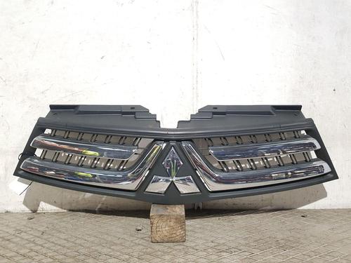 Used Grille MITSUBISHI L200 / TRITON (KJ_, KK_, KL_) 2.5 DI-D 4WD (178 hp) 31075213