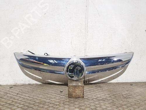Used Grille VAUXHALL CORSA Mk III (D) (S07) 1.4 (L08) (101 hp) 31053708