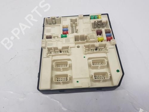 Used Fuse box Fuse box 39206773 39206773