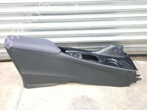 Used Armrest / Center console TOYOTA C-HR (_X1_) 1.8 Hybrid (ZYX10_, ZYX11_, ZYX10R, ZYX11R) (122 hp) 22683075
