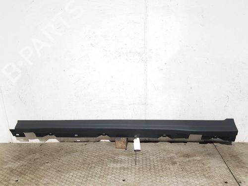 left-sideskirt-mercedes-benz-gla-h247-2020-32275317 main image