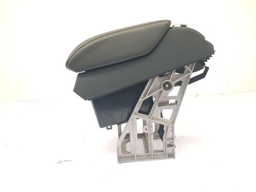 Accoudoir central AUDI Q3 (8UB, 8UG) 2.0 TFSI quattro (180 hp) 32069955
