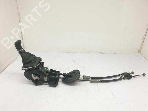 Używane Dźwignia zmiany biegów OPEL CORSA F (P2JO) 1.2 (68) (75 hp) 30840018