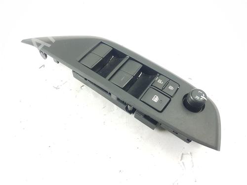 Interrupteur de vitre avant droite TOYOTA YARIS (_P21_, _PA1_, _PH1_) 1.5 Hybrid (MXPH10, MXPH11) (116 hp) 31910357