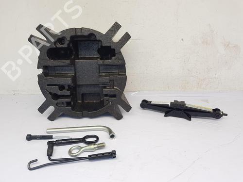 Used Jack Kit SKODA OCTAVIA III (5E3, NL3, NR3) 2.0 TSI RS (245 hp) 29467342