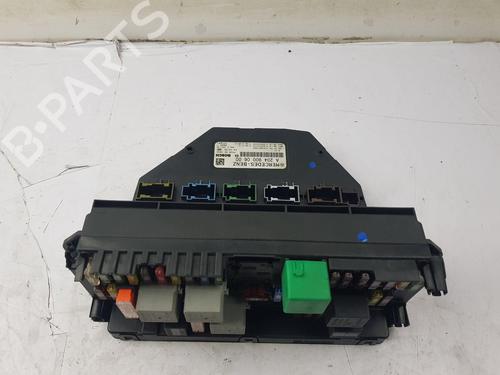 Used Fuse box Fuse box 32069984 32069984
