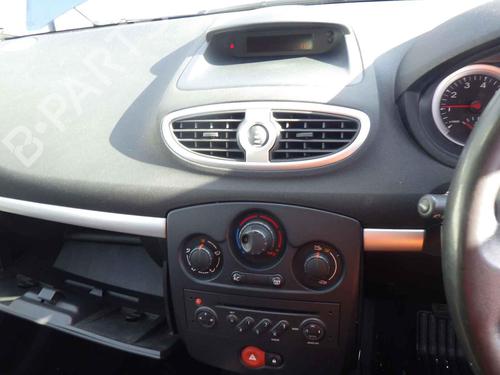 Skrzynka bezpieczników RENAULT CLIO III (BR0/1, CR0/1) 1.2 16V (BR02, BR0J, BR11, CR02, CR0J, CR11) | BP22664933E1 