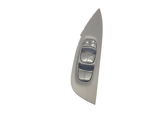 Interrupteur de vitre avant droite NISSAN QASHQAI II (J11, J11_) 1.2 DIG-T (115 hp) 31983365