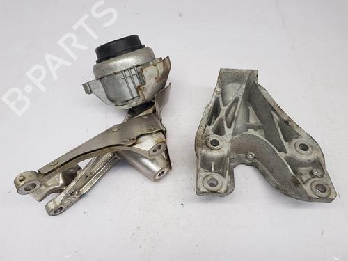 Used Engine mount BMW 4 Coupe (F32, F82) M4 Competition (450 hp) 30330973