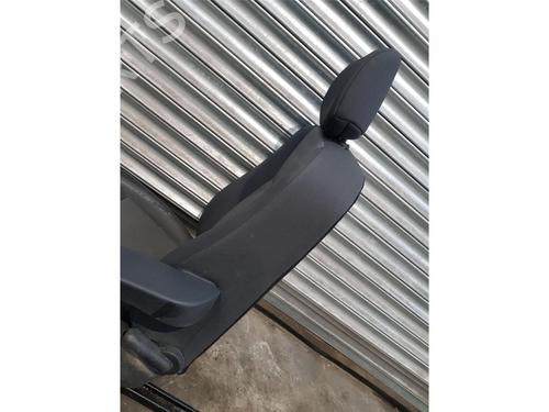 Right front seat VAUXHALL MOVANO Mk II (B) Chassis/Cab (X62) 2.3 CDTI FWD (UV, HV, EV) | BP31663268C16 