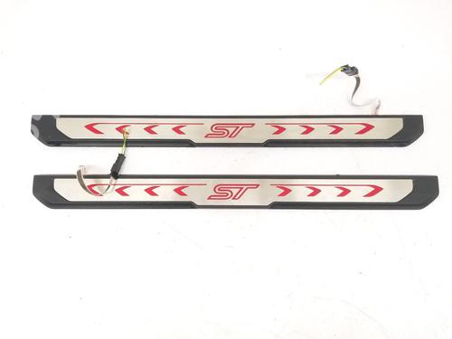 Used Right sideskirt Right sideskirt 38991351 38991351