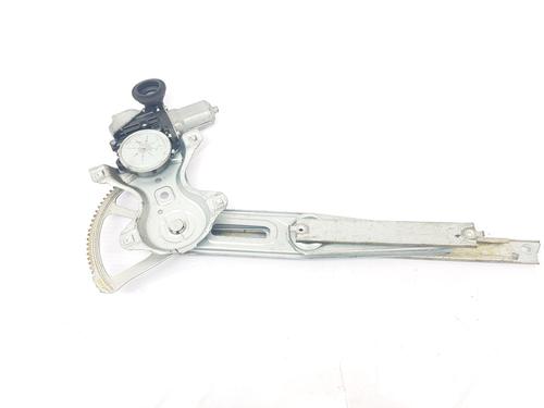 Rudehejsemekanisme Højre foran TOYOTA YARIS (_P13_) 1.3 (NSP130_, NSP130) (99 hp) 31663397