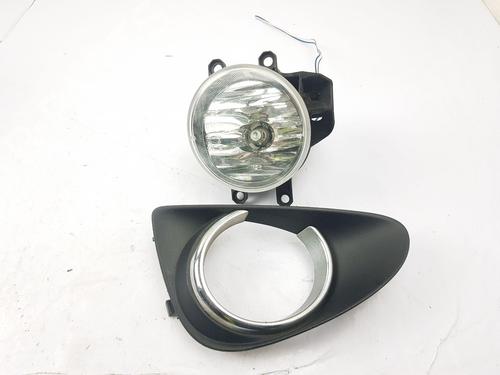 Feu de brouillard avant droit TOYOTA YARIS (_P13_) 1.3 (NSP130_, NSP130) (99 hp) 32275305