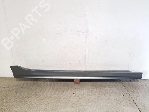 Used Right sideskirt BMW 1 (F40) 118 i (140 hp) 30090850