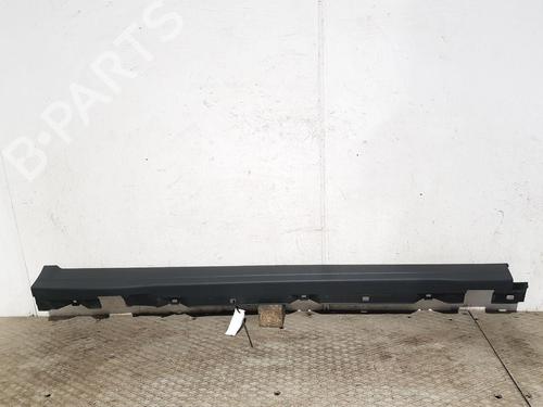 right-sideskirt-mercedes-benz-gla-h247-2020-32275318 main image