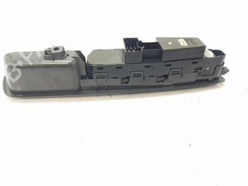 Right front window switch VOLVO V40 Estate (645) 1.9 DI | BP25854022I26 