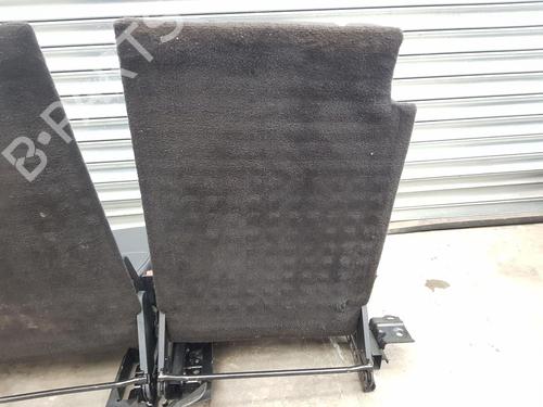 Right front seat LAND ROVER DISCOVERY IV (L319) 3.0 TD 4x4 | BP26915072C16 