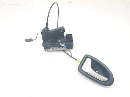 venstre-foran-las-renault-trafic-ii-van-fl-2001-36093524 main image