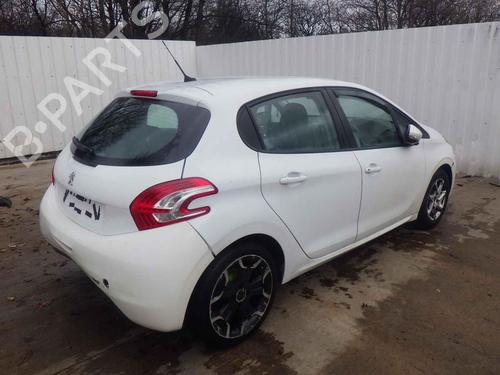 Front bumper PEUGEOT 208 I (CA_, CC_) 1.2 VTI 82 | BP32352789C7