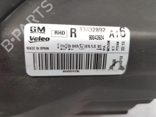 Right headlight VAUXHALL CORSA Mk III (D) (S07) 1.2 i 16V (L08) | BP32252101C29