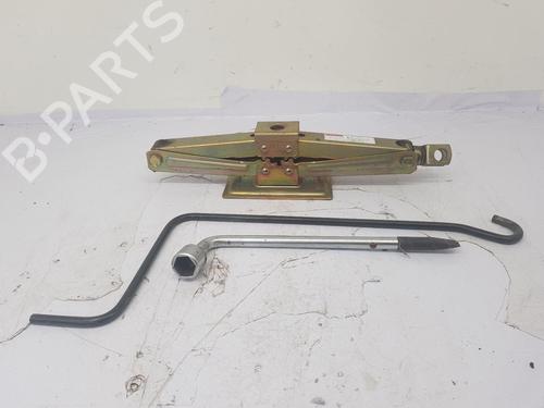 Used Jack Kit Jack Kit SUZUKI GRAND VITARA I (FT, HT) 2.0 4x4 (TA52, TL52, SQ420) (128 hp) 36052105 36052105