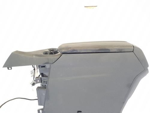 Armrest / Center console PEUGEOT 3008 II SUV (MC_, MR_, MJ_, M4_) Hybrid4 (M45GBU) | BP28137014I20 