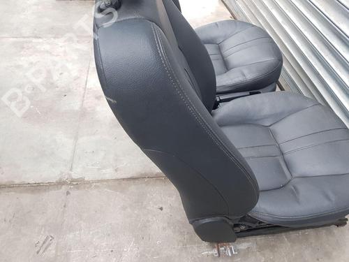 Right front seat LAND ROVER DISCOVERY IV (L319) 3.0 TD 4x4 | BP26915072C16 