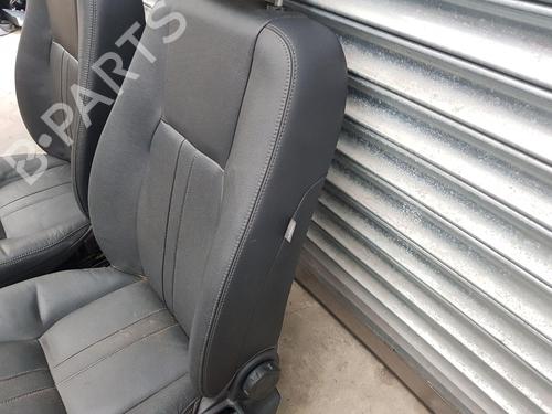 Right front seat LAND ROVER DISCOVERY IV (L319) 3.0 TD 4x4 | BP26915072C16 